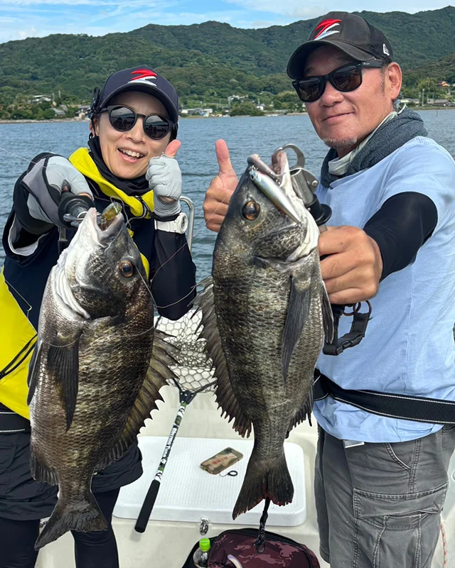 【レポート更新しました】

岐阜県のジップベイツユーザー
P.N van 様よりレポートを頂きました! 

パターンを見つけ、船上は大騒ぎ＆大笑い！
⁡
『ザブラフェイキードッグDSダブルヒット』
レポートはプロフ記載のURLから↓
@zipbaits_com
⁡

#fishing
#zipbaits
#釣果
#浜名湖
#チヌトップ