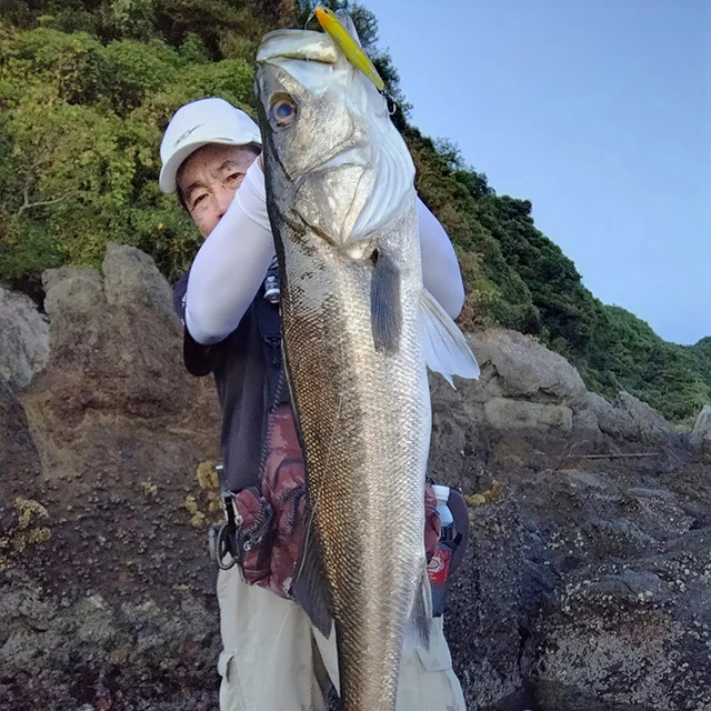 【レポート更新しました】
⁡
熊本県のジップベイツユーザー
P.N hacchi.8888 様よりレポートを頂きました! 
⁡
沖の潮目からランカーシーバス！
⁡
『ザブラフェイキードッグで水面炸裂』
レポートはプロフ記載のURLから↓
@zipbaits_com
⁡

#fishing
#zipbaits
#釣果
#天草
#シーバス